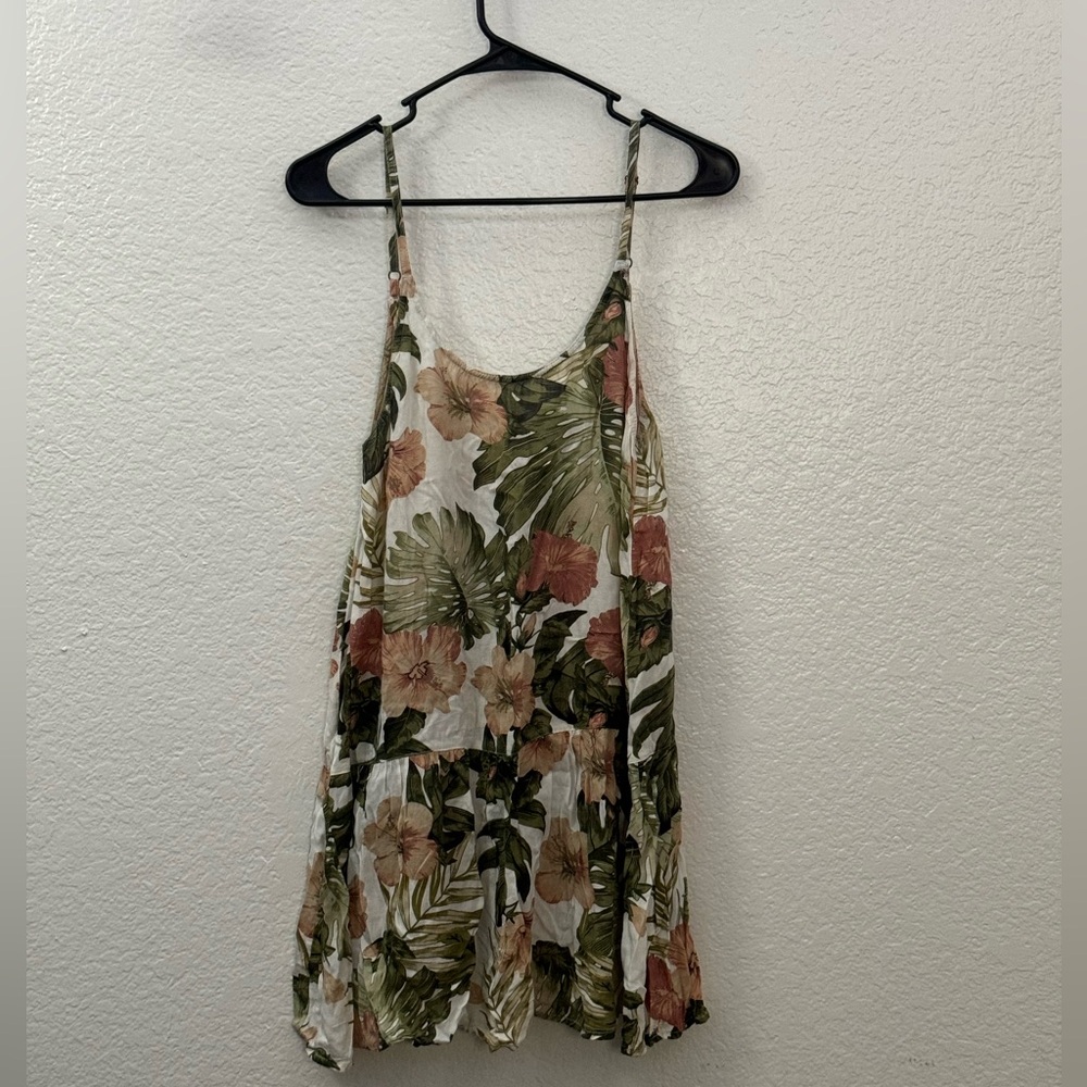 summer dress hibiscus flowers and palm leaves